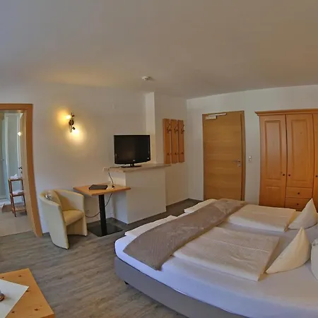 Frankenhof Guest house 4*